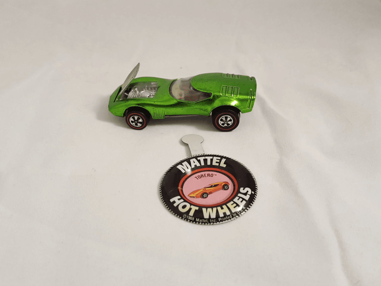 Vintage Hot Wheels Redline · Silhouette (Lime) with Collector Button
